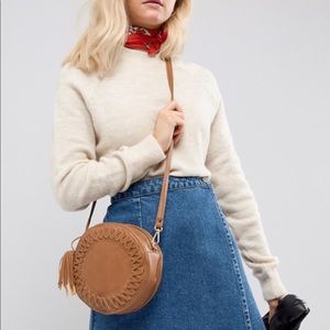 Round crossbody (brown)